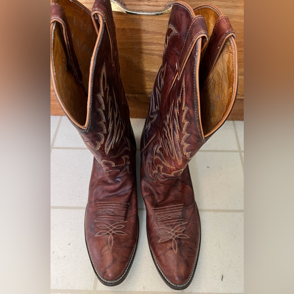 Justin western boots size 14d. Good used condition. Soles are good